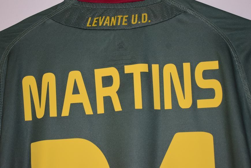 Levante UD 2012-2013 udebanetr&oslash;je med lange &aelig;rmer Kelme i st&oslash;rrelse L med Obafemi Martins p&aring; ryggen 4794 FOTO