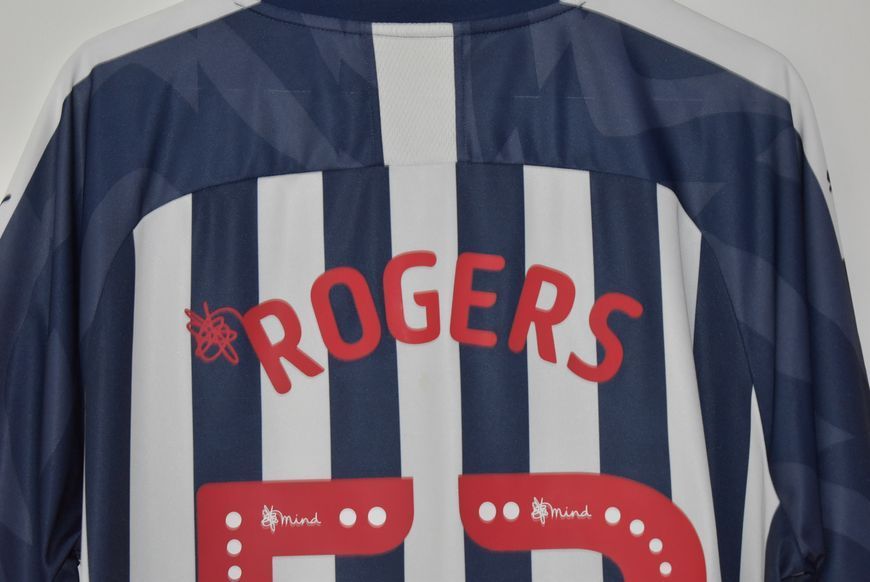 West Bromwich Albion 2019-2020 Puma hjemmebanetr&oslash;je i st&oslash;rrelse XL med Morgan Rogers p&aring; ryggen 5079 FOTO
