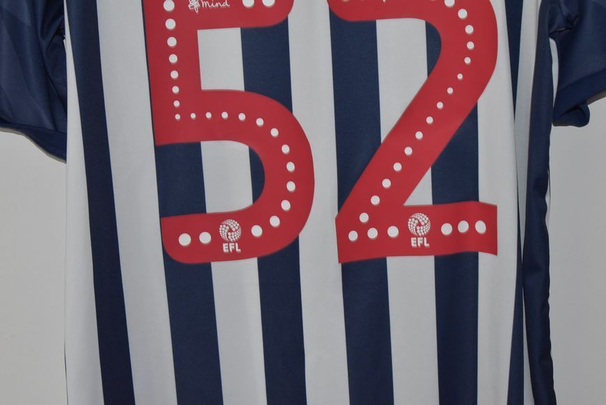 West Bromwich Albion 2019-2020 Puma hjemmebanetr&oslash;je i st&oslash;rrelse XL med Morgan Rogers p&aring; ryggen 5079 FOTO